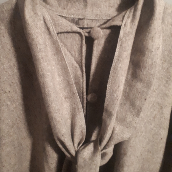 Poncho - Picture 5 of 5